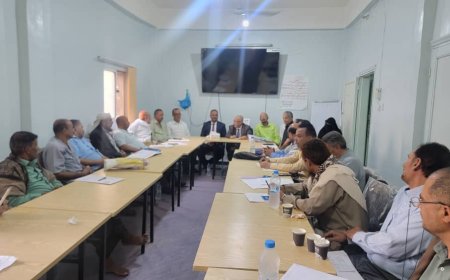 مجلس فرع نقابة المعلمين اليمنيين بمحافظة تعز يعقد دورته الاعتيادية ويؤكد مواصلة الدفاع عن حقوق المعلمين وتعزيز العمل النقابي