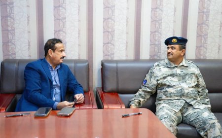 المحافظ بن الوزير يشدد على تعزيز جاهزية خفر السواحل لحماية السواحل والمنشآت الحيوية ودعم تأمين استئناف تصدير النفط