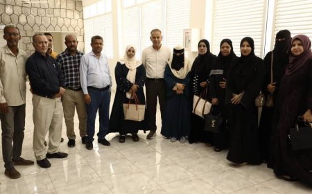 وفد تربوي كبير يكرم الأستاذ عبد الرحيم الجاوي اعترافاً بجهوده و بصماته الاستثنائية في مديرية المعلا