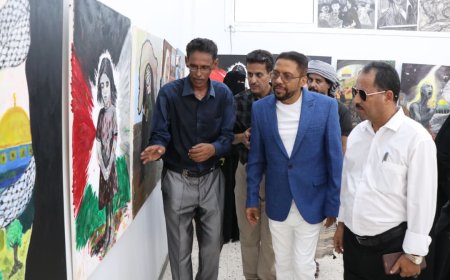 نائب وزير الثقافة يفتتح المعرض التشكيلي " معاناة غزة " 