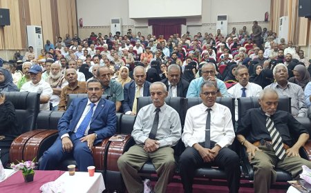 مدير عام مديرية المعلا يشارك في حفل تأبين الراحل سعيد عولقي وفاءً لقامة ثقافية وإعلامية وطنية