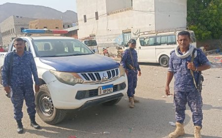 أمن حجر يضبط مواد غذائية منتهية الصلاحية في سوق خريف حجر السنوي الثالث