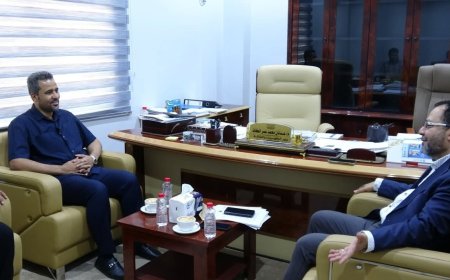 محافظ لحج يناقش مع وزير الكهرباء ترتببات تنفيذ مشروع الطاقة الشمسية