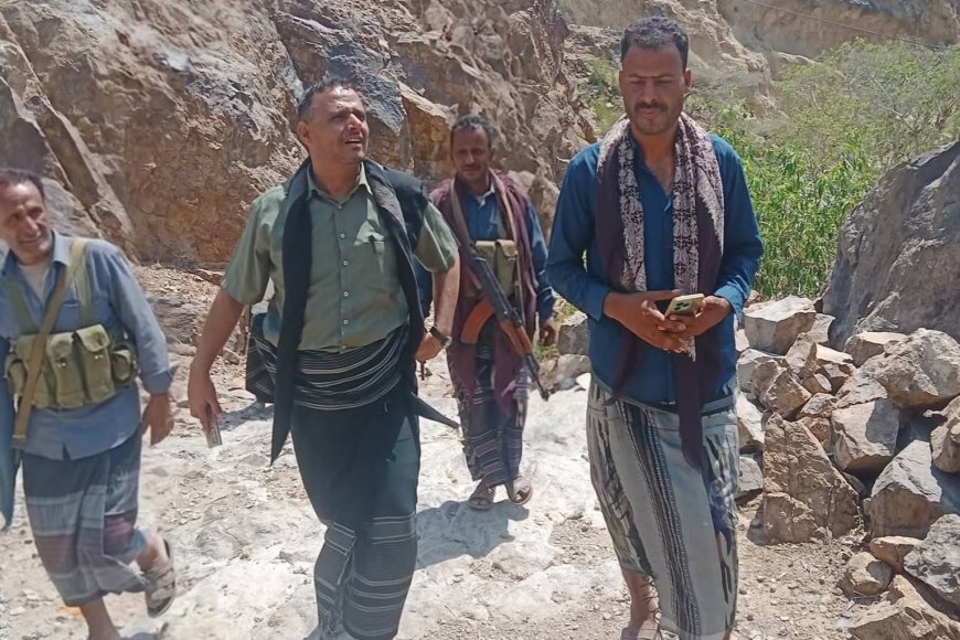 بتوجيهات المحافظ القبّة.. الوكيل الحسني يتفقد جبهة الأزارق غرب الضالع ويشيد بمقاتليها 