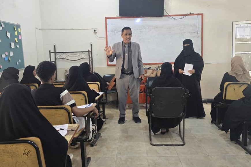 كلية اللغات بجامعة عدن تختتم امتحاناتها للفصل الثاني 