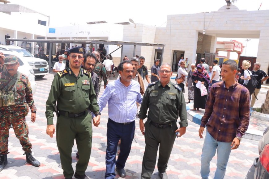 مدير عام خور مكسر يستقبل وكيل وزارة الداخلية لقطاع الخدمات المدنية ويطلعان على سير العمل بمركز الأحوال المدنية