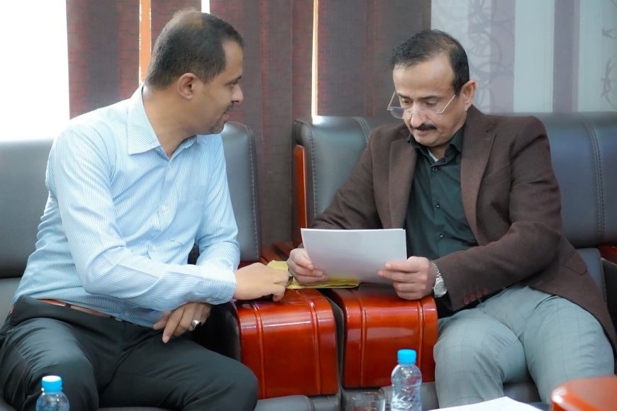 المحافظ بن الوزير يناقش أداء المؤسسة العامة للتأمينات الاجتماعية ومستوى التغطية التأمينية.