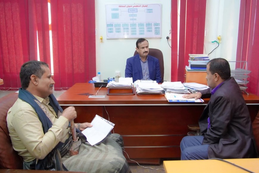 المحافظ بن الوزير يناقش حلولًا عاجلة لمعالجة أزمة المياه في منطقة المصينعة بمديرية الصعيد