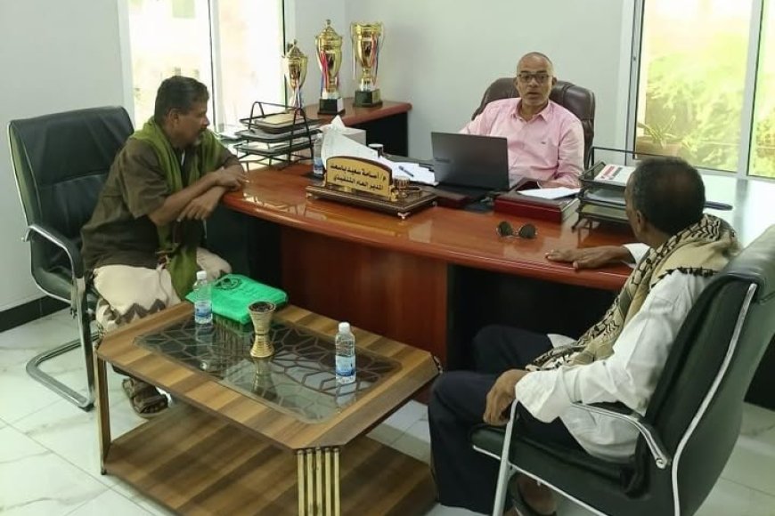صندوق النظافة والتحسين يبحث مع اتحاد نقابات عمال حضرموت آليات دعم العاملين وتعزيز الاستقرار الوظيفي