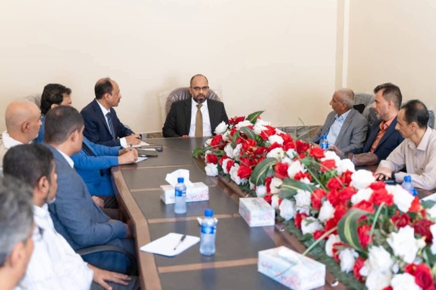 وزير الاتصالات باصرة يطلع على أوضاع هيئة البريد والتوفير البريدي بعدن
