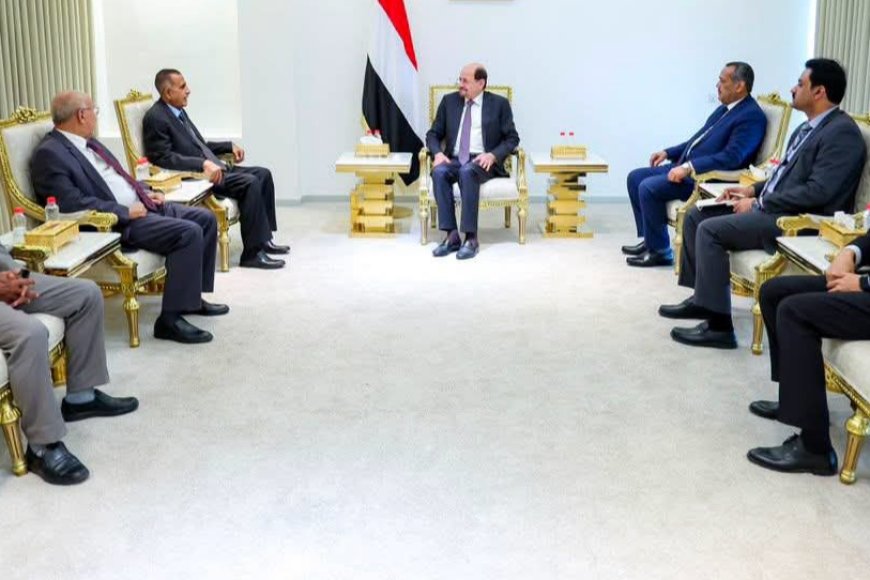 رئيس الوزراء وزير الخارجية يلتقي في عدن رئيس وأعضاء اللجنة العليا للمناقصات والمزايدات