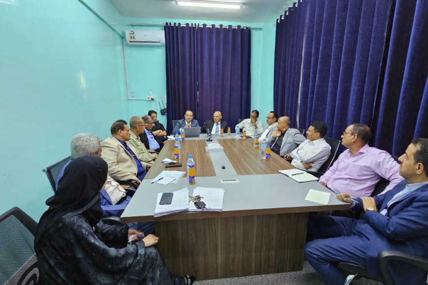 محافظ المحافظة يرأس اجتماع مجلس إدارة مركز القلب والأوعية الدموية ويشيد بأدائه الطبي 