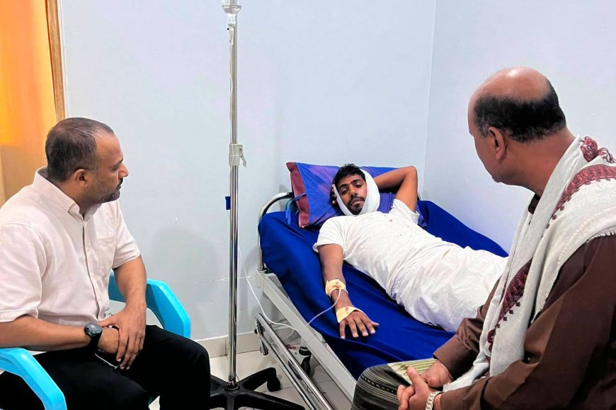 الوكيل المساعد باعلوي يطمئن على المواطن محمد بن خميس ويدين الاعتداء عليه ويشيد بإجراءات ملاحقة الجناة في أبين