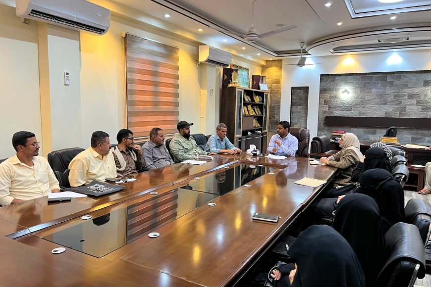 مدير عام مديرية الشيخ عثمان يجتمع بمديري المدارس الخاصة ويحثهم على الالتزام بالرسوم الدراسية المحددة