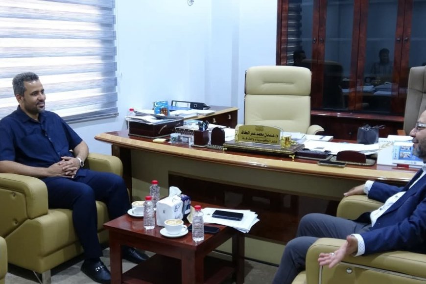 محافظ لحج يناقش مع وزير الكهرباء ترتببات تنفيذ مشروع الطاقة الشمسية