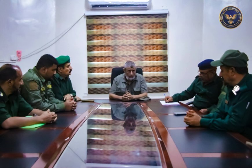بتوجيهات المحرمي.. اللواء الجمالي يترأس اجتماعا بقيادة أمن لحج ويؤكد: الأمن مسؤولية الجميع والانضباط أساس نجاح العمل الأمني