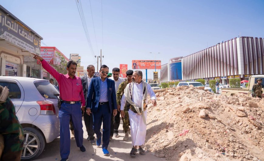 المحافظ بن الوزير يدشن أعمال مشروع توسعة وتأهيل شارع الأربعين بمدينة عتق.
