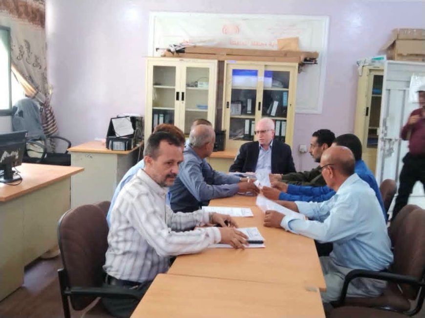 وكيل محافظة تعز يناقش واقع التعليم الفني والتدريب المهني واحتياجاته بالمحافظة