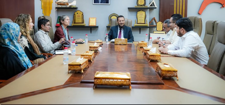 المحافظ عبد الرحمن شيخ يبحث مع السفيرة الهولندية سبل إشراك السلطات والمجتمع المحلي في تحديد أولويات المشاريع