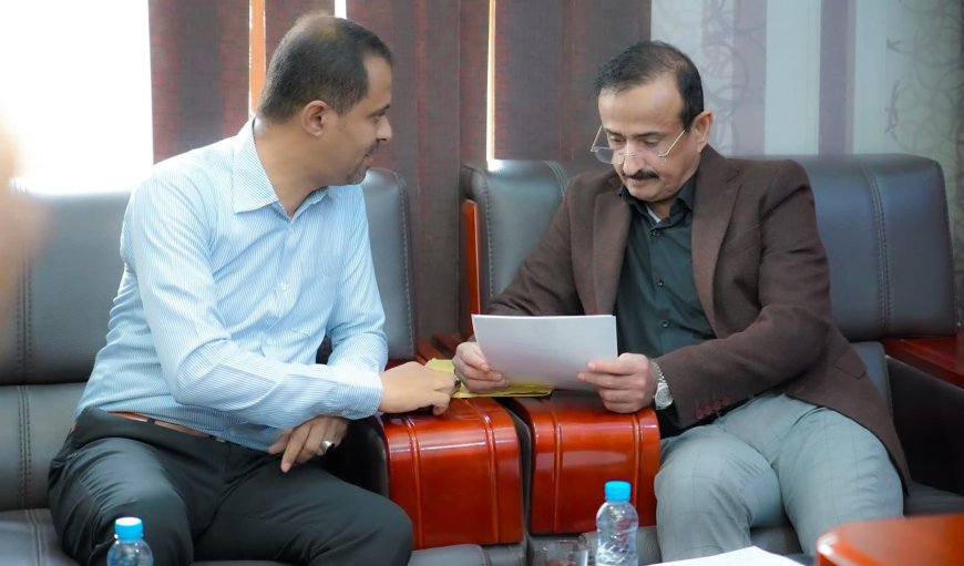 المحافظ بن الوزير يناقش أداء المؤسسة العامة للتأمينات الاجتماعية ومستوى التغطية التأمينية.