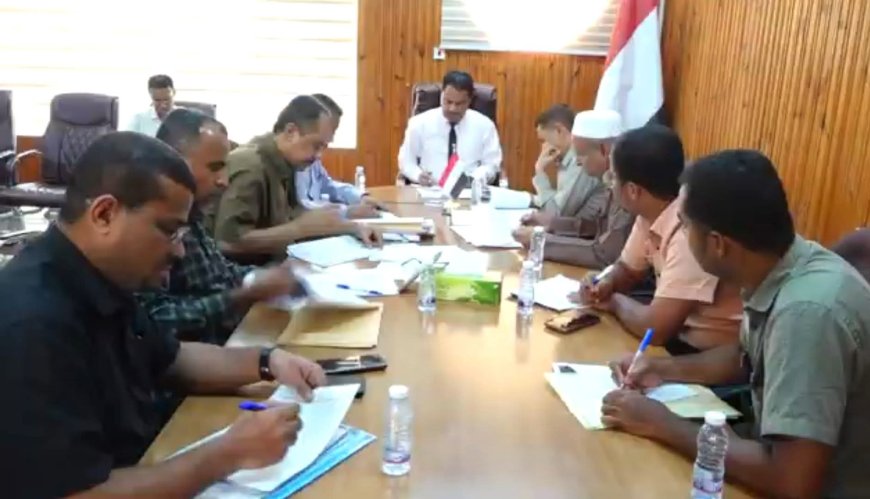 لجنة المناقصات بوادي حضرموت تحيل عدد من المشاريع الى اللجنة الفنية وترسي مشاريع اخرى .