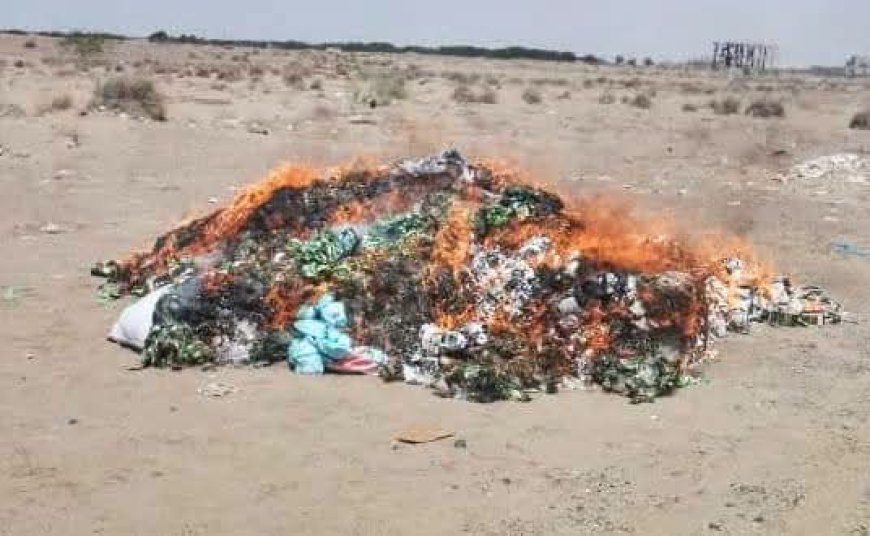تحت إشراف مكتب الصناعة والتجارة وقوات طوق العاصمة عدن.. إتلاف كمية من المواد المهربة والمضبوطات المخالفة