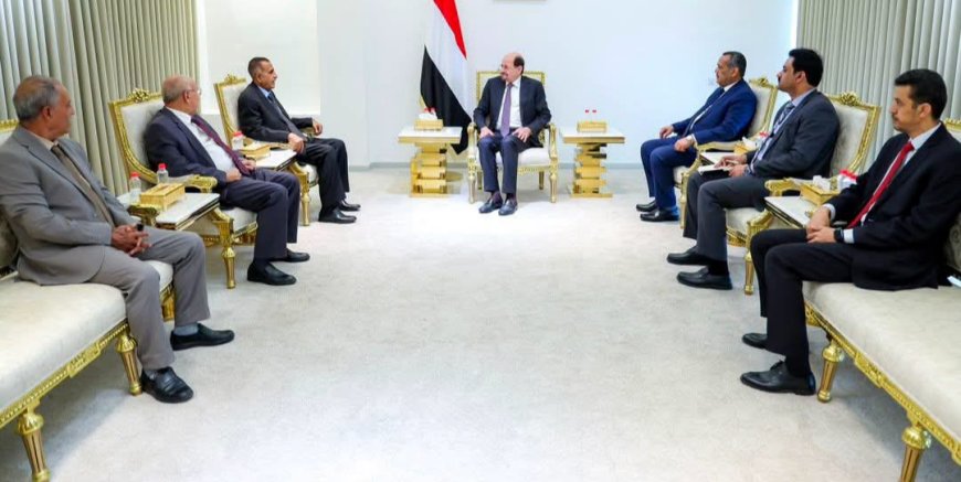 رئيس الوزراء وزير الخارجية يلتقي في عدن رئيس وأعضاء اللجنة العليا للمناقصات والمزايدات