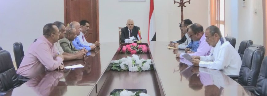 برئاسة المحافظ شمسان.. إقرار حملة ميدانية واسعة لمكافحة الكلاب الضالة في تعز.