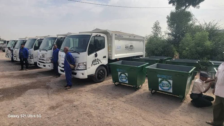 صندوق النظافة بعدن يتسلم آليات وبراميل قمامة الممول من البنك الدولي 