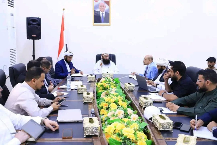 وزير الأوقاف يترأس اجتماعاً موسعاً لمناقشة أوضاع قطاع الحج والعمرة وسبل تجاوز التحديات