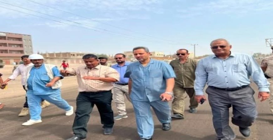 محافظ لحج "مراد الحالمي "يدشن أعمال سفلتة طريق (الحوطة – نوبة دكيم) ضمن مشروع الصيانة الروتينية