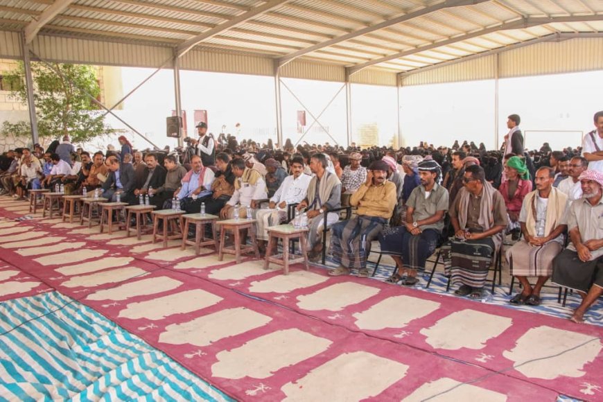 مدير تربية ساحل حضرموت ومدير مديرية غيل بن يمين يحضران حفل تخرج أول دفعة ثانوية عامة (بنات) بالمديرية