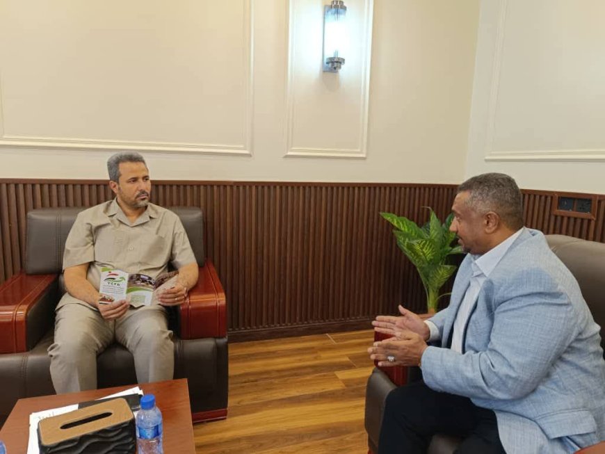 محافظ لحج يستعرض مع المدير التنفيذي لمؤسسةالتعاونيةاليمنيةللتنمية سبل تعزيز القطاعين الزراعي والاقتصادي