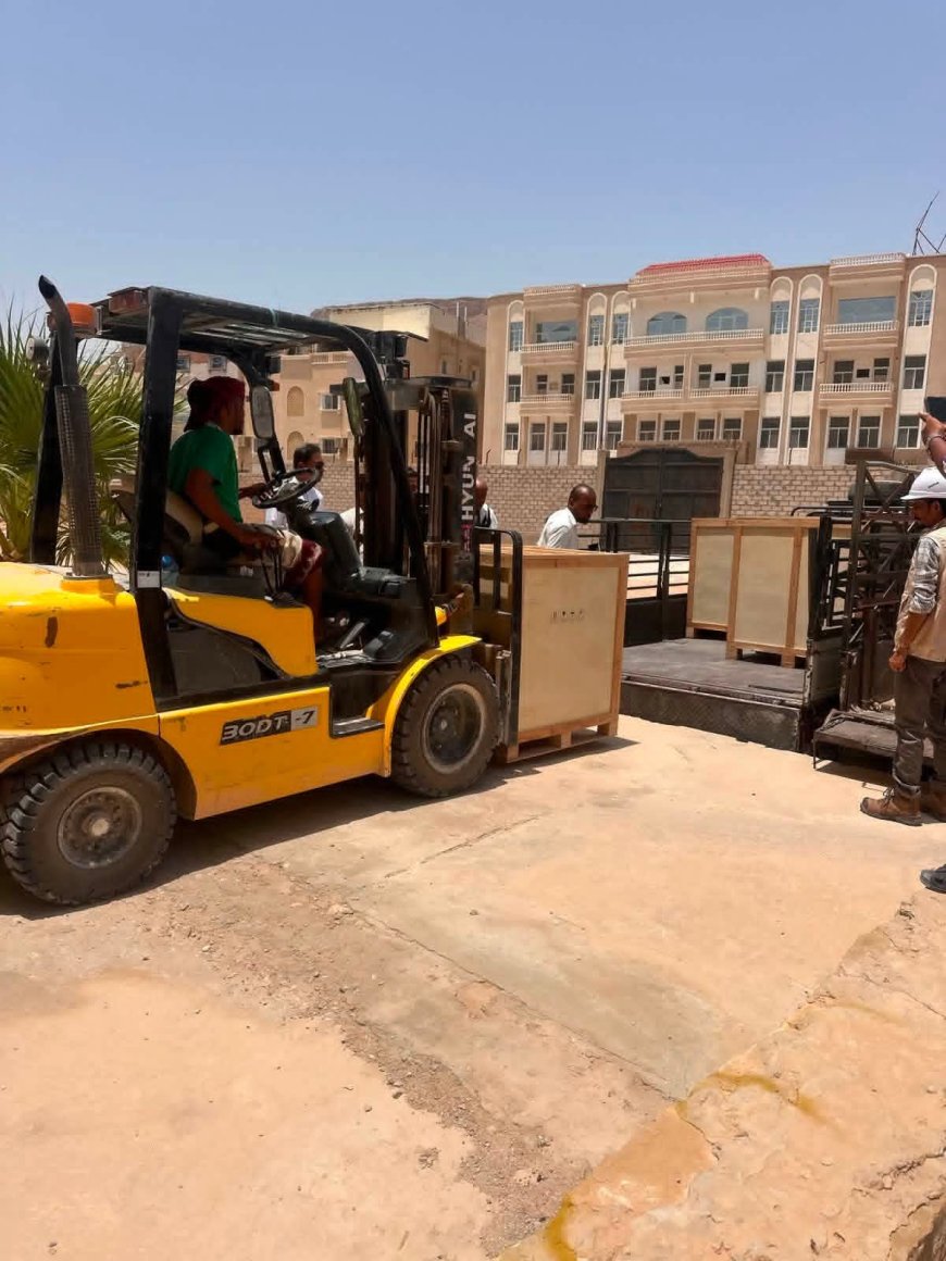 وصول أكبر شاشة عملاقة إلى ملعب سيئون الأولمبي ضمن مشروع تطوير شامل بتمويل من مؤسسة الناصر للتنمية