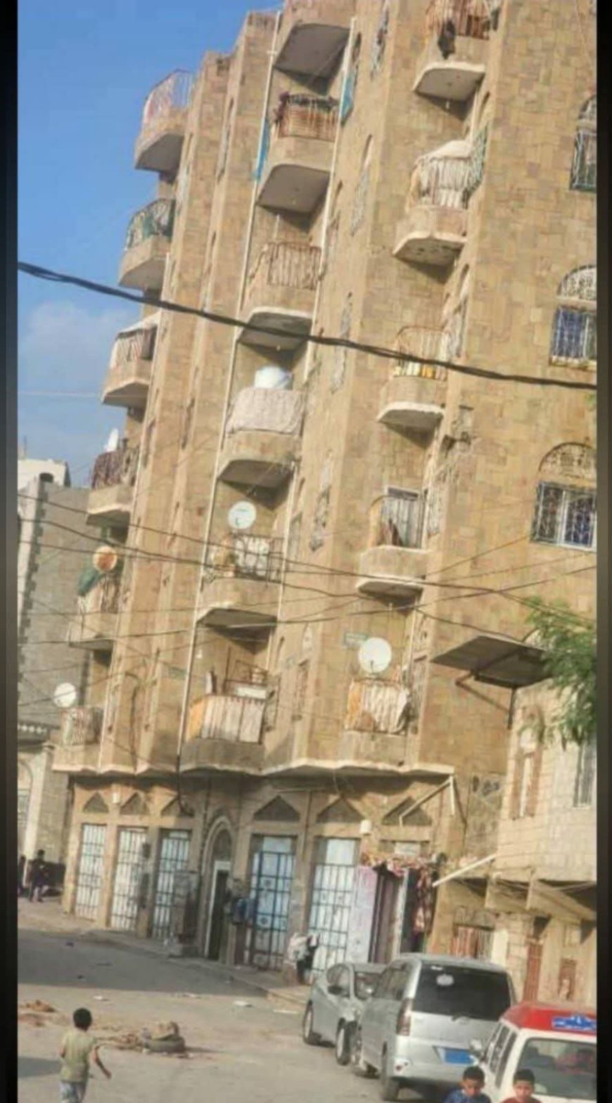 بعد 11 عاماً من السيطرة عليه.. ورثة عمارة في تعز يتهمون مسلحين باغتصاب ممتلكاتهم ويطالبون بإلغاء حكم قضائي أعادهم إلى "نقطة الصفر"