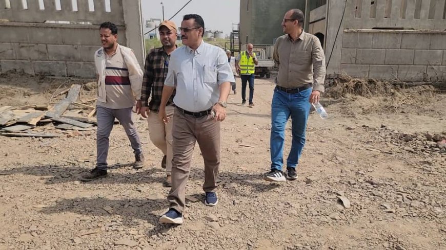بتمويل سعودي.."الداؤودي" و"باخبيرة" يطلعان على المساحة المخصصة لإنشاء محطة لتحلية مياه البحر بعدن