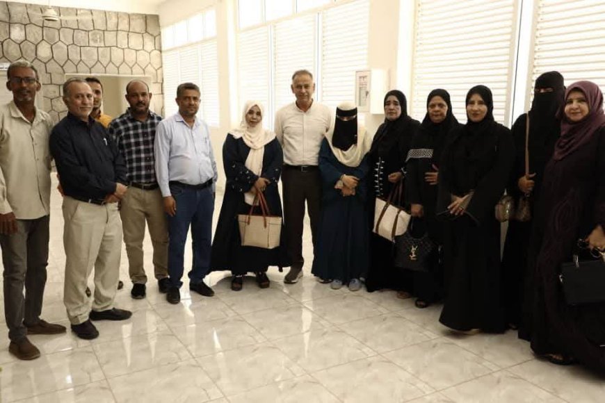 وفد تربوي كبير يكرم الأستاذ عبد الرحيم الجاوي اعترافاً بجهوده و بصماته الاستثنائية في مديرية المعلا