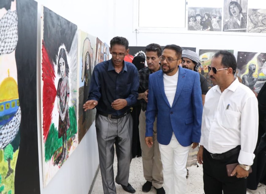 نائب وزير الثقافة يفتتح المعرض التشكيلي " معاناة غزة " 