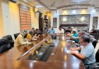 مدير المياه ومدير عام الشيخ عثمان يناقشان مشاكل إيصال المياه في الممدارة