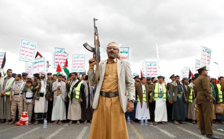 اول رد حوثي على فرض رسوم على مرور السفن عبر باب المندب