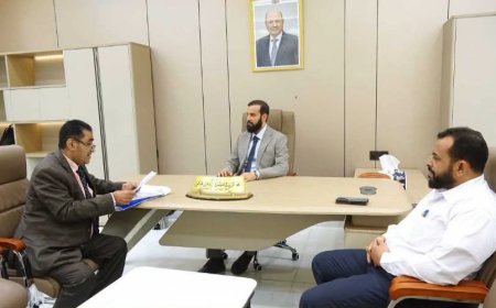 محافظ أبين يناقش مع مدير عام الاتصالات سبل تحسين جودة الأداء وتطوير الخدمات الرقمية