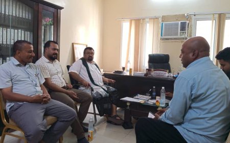 إإجراء مراسم الاستلام والتسليم بين مدير عام مكتب الشباب والرياضة الجديد والسابق بساحل حضرموت