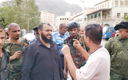 بحضور قيادة السلطة المحلية والأمنية: شرطة المرور تُنفّذ حملة واسعة لرفع السيارات التهالكة والمهملة من شوارع التواهي