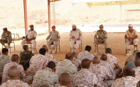 لواء النخبة الحضرمي ينظم محاضرة توعوية لتعزيز الانضباط العسكري وترسيخ قيم الضبط والربط لدى المستجدين