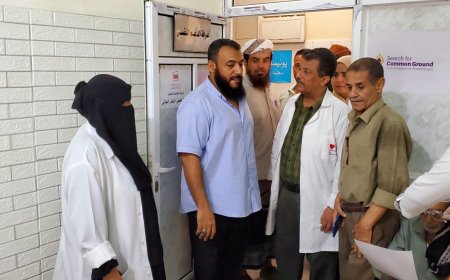 برعاية السلطة المحلية ومكتب الصحة بالعاصمة عدن .. تدشين مخيم طبي مجاني للعيون في مديرية التواهي