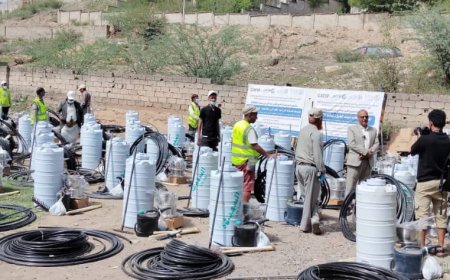 "العون للاستجابة والتنمية" توزع مستلزمات زراعية وشبكات ري بالتنقيط في تعز