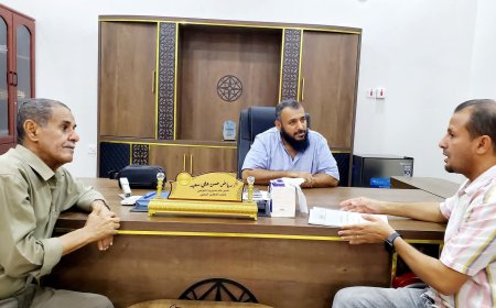 مدير عام التواهي يلتقي إدارة نادي الميناء الرياضي ويؤكد دعم السلطة المحلية للنشاط الرياضي والشبابي