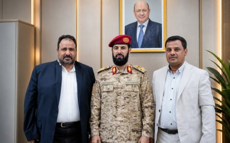 زيارة ميدانية لمدير شركة النفط بعدن إلى أبين تثمر اتفاقاً أمنياً وتعد بمنع القواطر المهربة وإنشاء محطة نموذجية