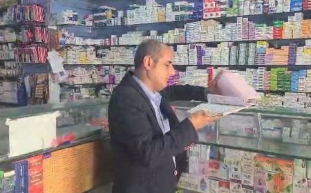 مدير الصيدلة بعدن يؤكد مواصلة الحملة الرقابية لضبط الصيدليات المخالفة وأتخاذ إجراءات صارمة بحق المخالفين