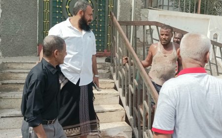 مدير عام مديرية التواهي يواصل النزولات الميدانية لمتابعة أعمال صيانة شبكة الصرف الصحي بمنطقة القلوعة